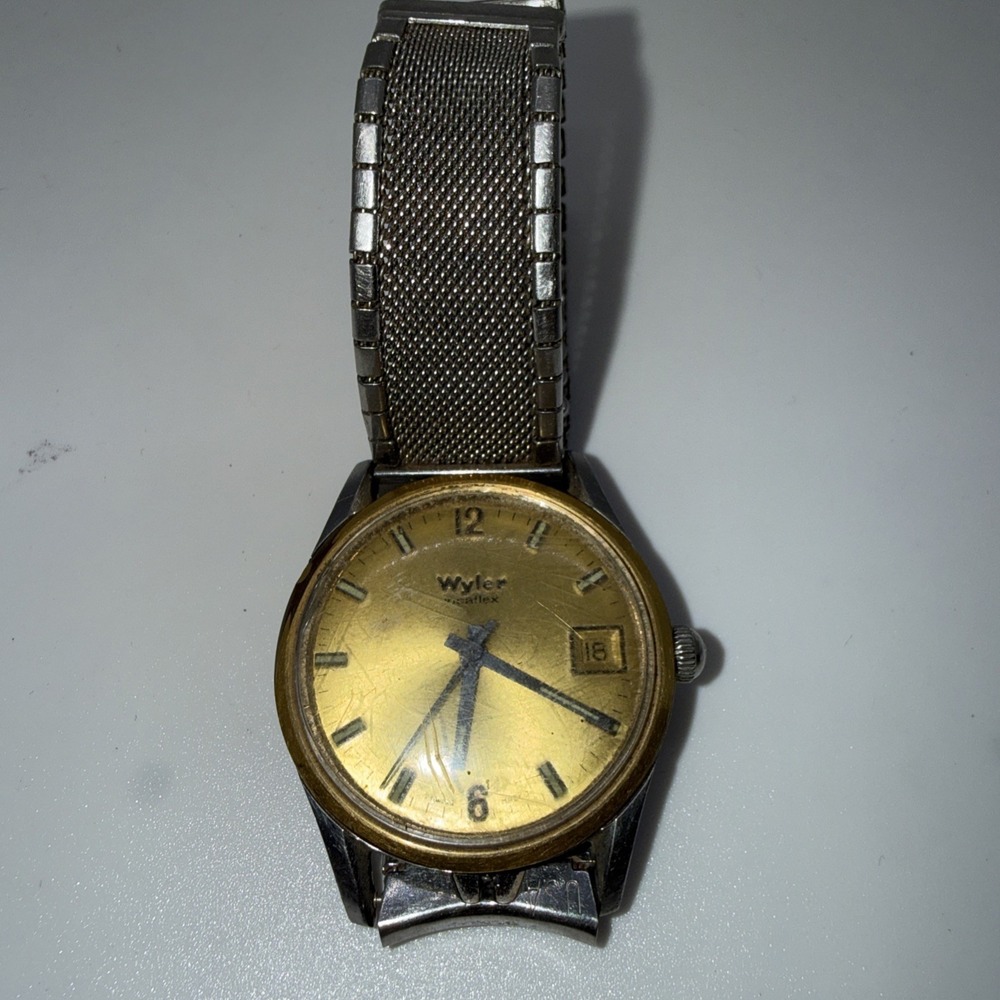 Wyler Dynawind Incaflex Men's Wristwatch Silver Dial Gold Bezel Date Indicator